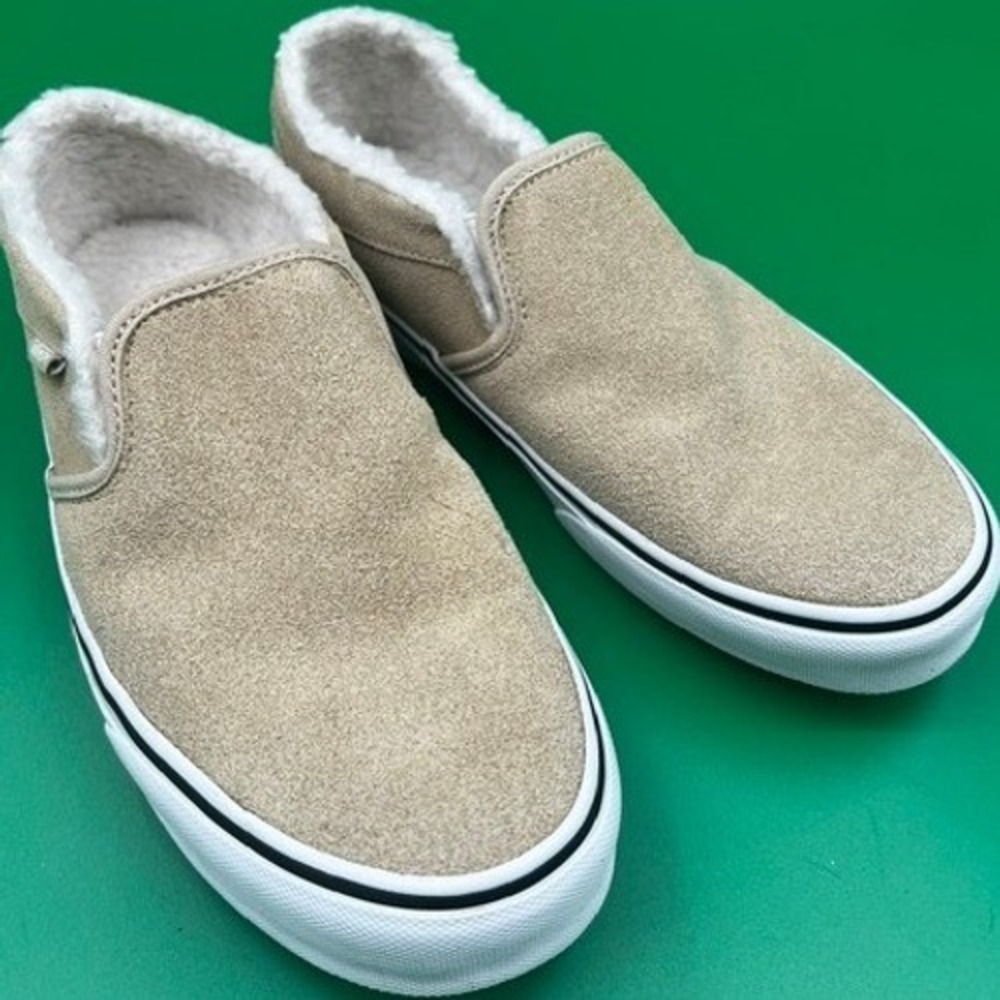 Vans Classic Slip-On Women 8.5 Tan Suede Sherpa Lined Sneakers
